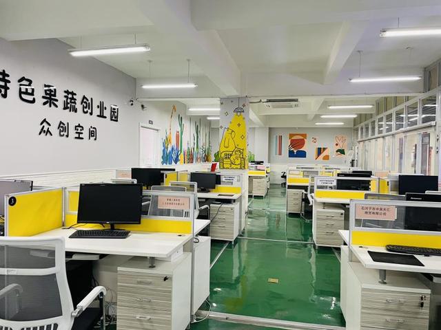石河子:創業孵化基地“孵”出新天地